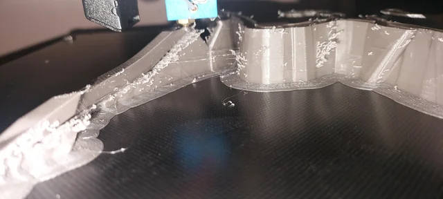 How Do Retraction Settings Affect Blob Formation?